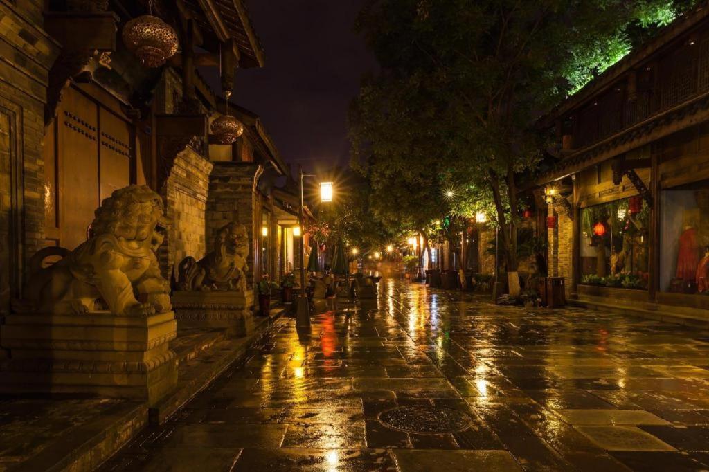 Chengdu Rising Butterfly Hotel Exterior photo