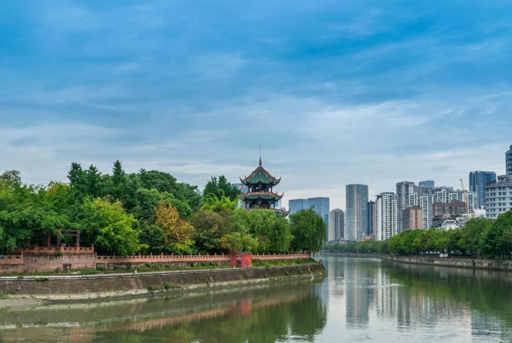 Chengdu Rising Butterfly Hotel Exterior photo