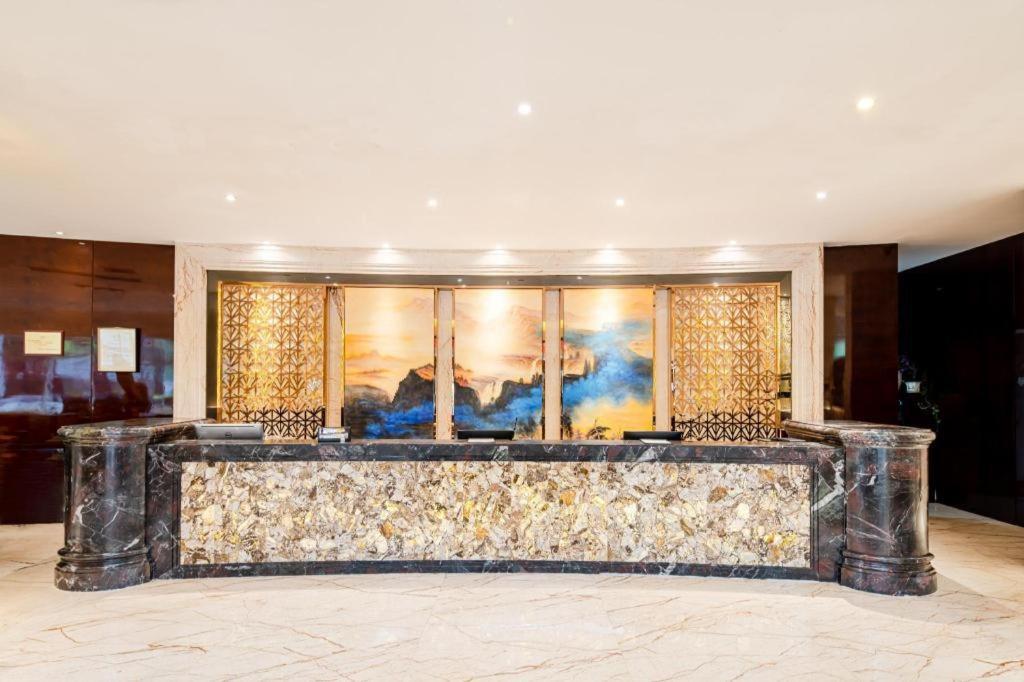 Chengdu Rising Butterfly Hotel Exterior photo
