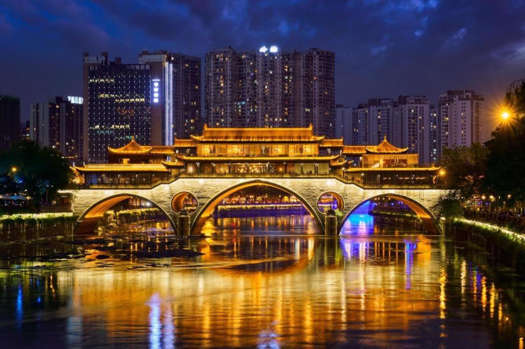 Chengdu Rising Butterfly Hotel Exterior photo
