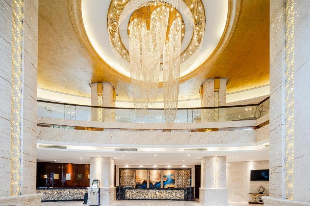 Chengdu Rising Butterfly Hotel Exterior photo