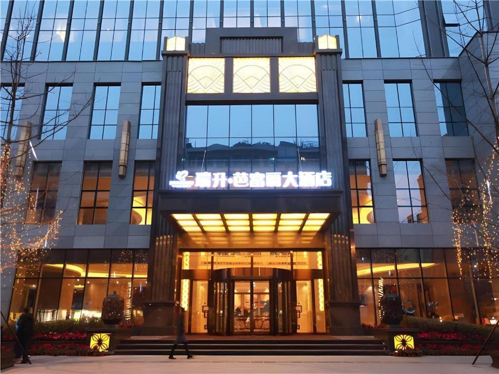 Chengdu Rising Butterfly Hotel Exterior photo