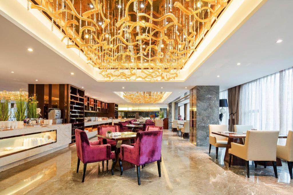 Chengdu Rising Butterfly Hotel Exterior photo
