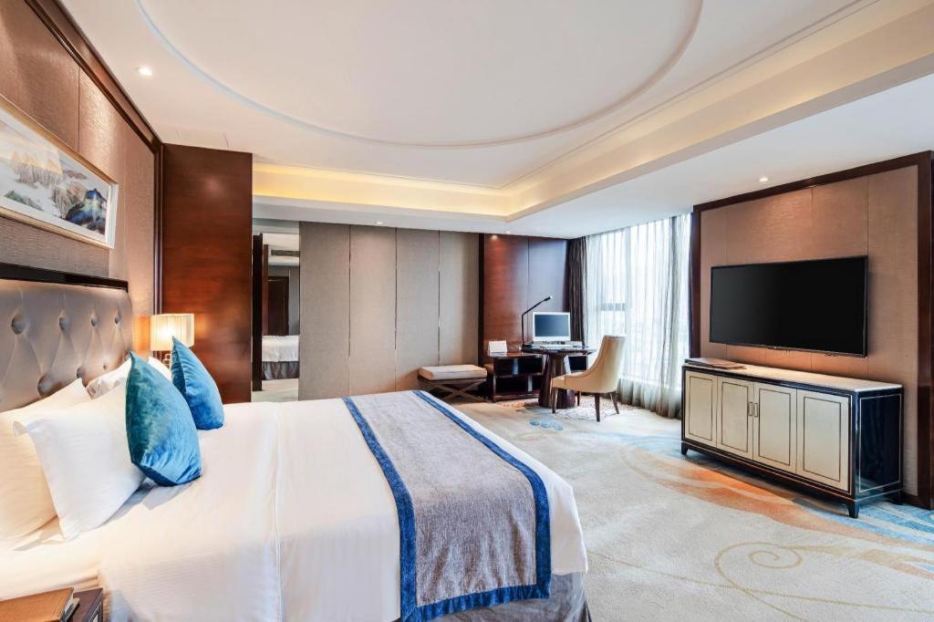 Chengdu Rising Butterfly Hotel Exterior photo
