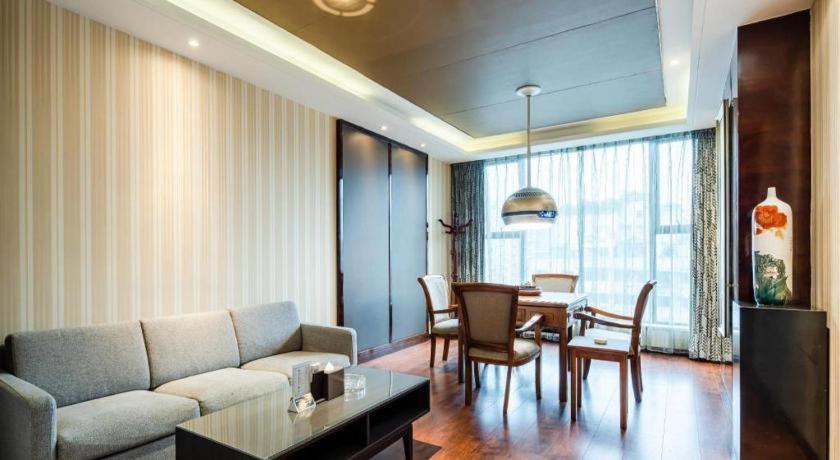 Chengdu Rising Butterfly Hotel Exterior photo
