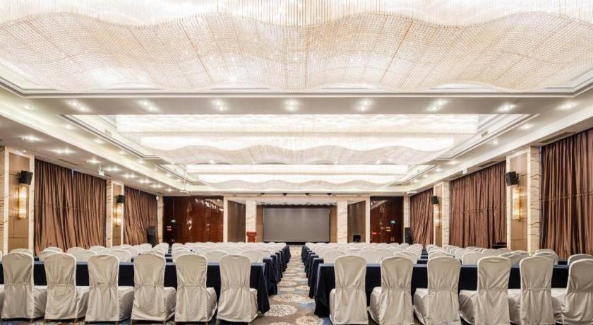 Chengdu Rising Butterfly Hotel Exterior photo