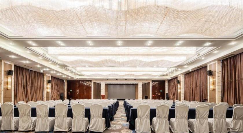 Chengdu Rising Butterfly Hotel Exterior photo