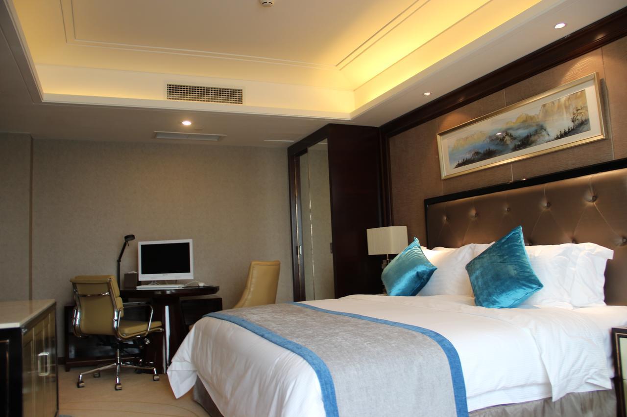 Chengdu Rising Butterfly Hotel Exterior photo